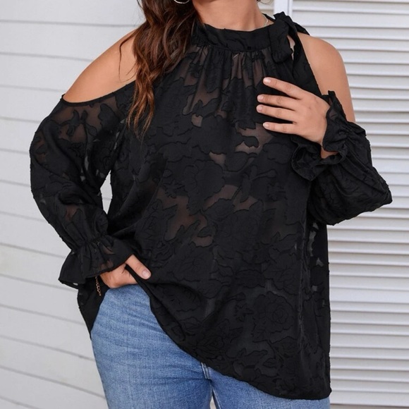 A+ Boutique Tops - 🅰️➕ Lace Cold Shoulder Top 🖤
